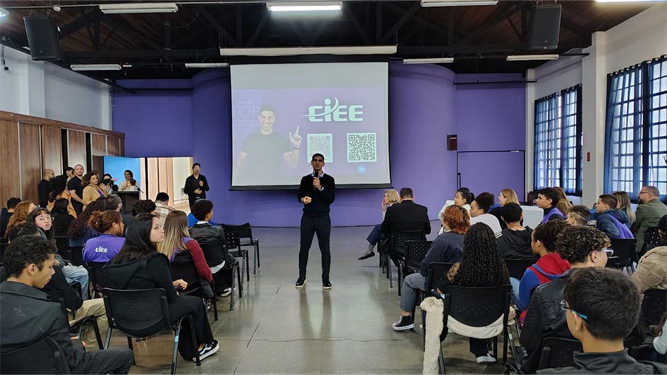 Legenda: O superintendente do CIEE, Rodrigo Dib, ministrou palestra sobre oportunidades de estágio e empregabilidade jovem durante evento realizado em Guarulhos/ SP.