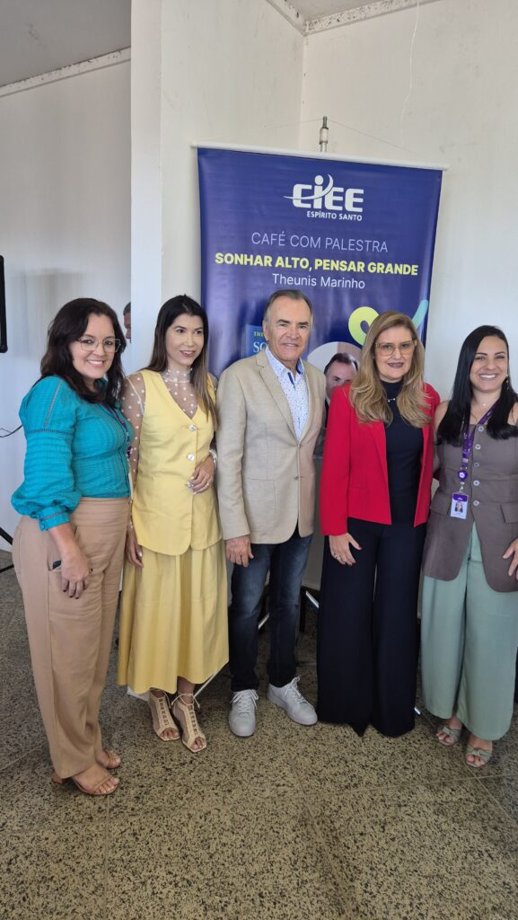 Evento contou com certificado de participação e todos presentes receberam um exemplar do livro.