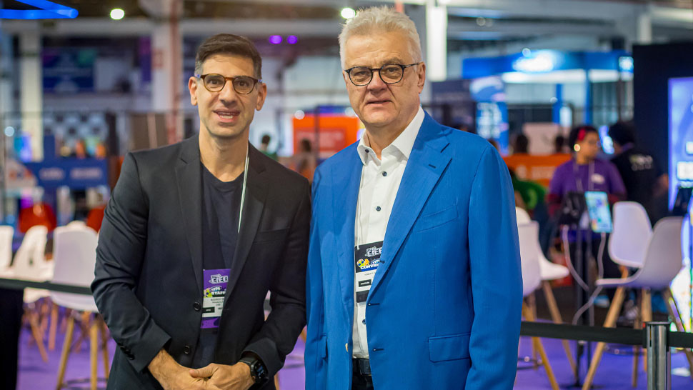 Rodrigo Dib e Humberto Casagrande posando para foto.