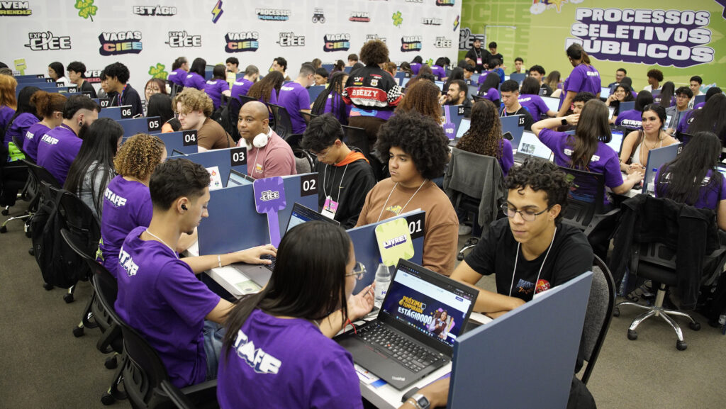 Milhares de jovens comparecem ao último dia da EXPO CIEE 2026.