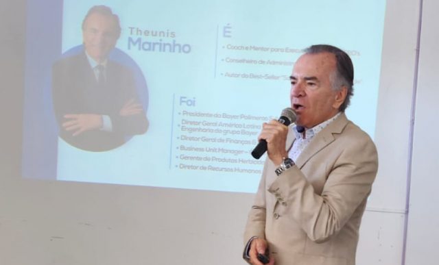 Theunis Marinho conduz palestra inspiradora para jovens no Espírito Santo durante evento promovido pelo Centro de Integração Empresa-Escola - CIEE.